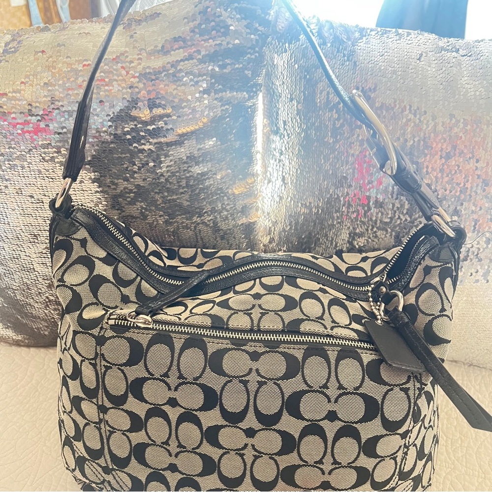 Beautiful Coach set - Picture 9 of 13